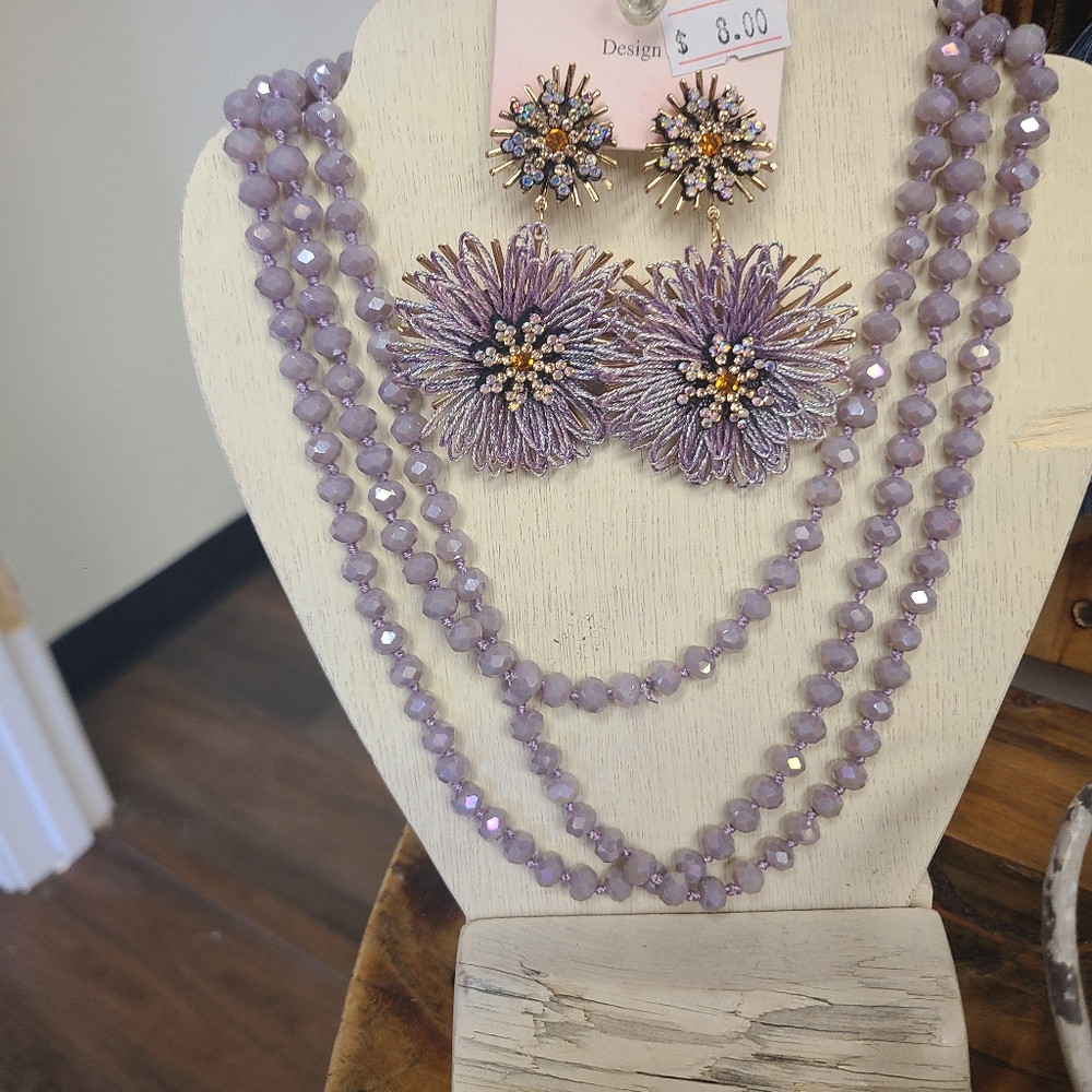 Beads necklace. ,earrings